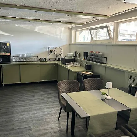 Amstel Hattyu Panzio -erintesmentes Bejelentkezes 3* Győr