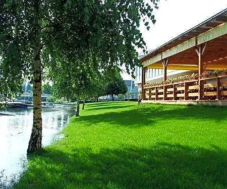 Amstel Hattyu Panzio -erintesmentes Bejelentkezes 3* Győr