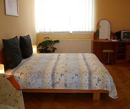 Amstel Hattyu Panzio -erintesmentes Bejelentkezes 3* Győr