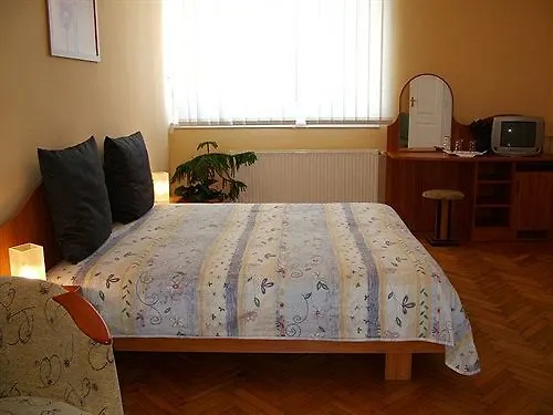 Amstel Hattyu Panzio -erintesmentes Bejelentkezes 3* Győr
